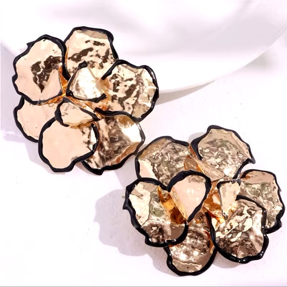 Alizee - ZA Vintage Large Flower Gold Earrings - Picture 5 of 8